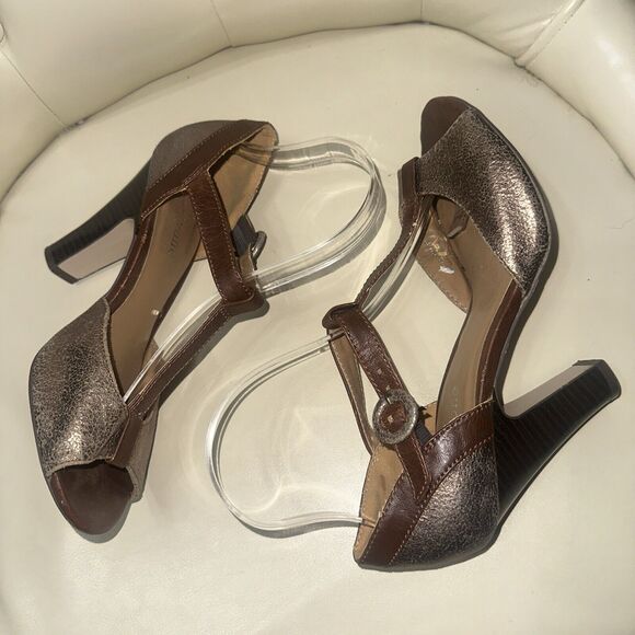 Vintage Twenty-One T-Strap Brown Gold Leather Sandals Heel Shoes Size 7 - Picture 9 of 11